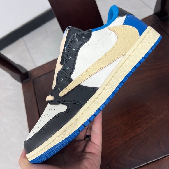 Travis Scott X Air Jordan Fragment Design Sneaker - Picture 5 of 9